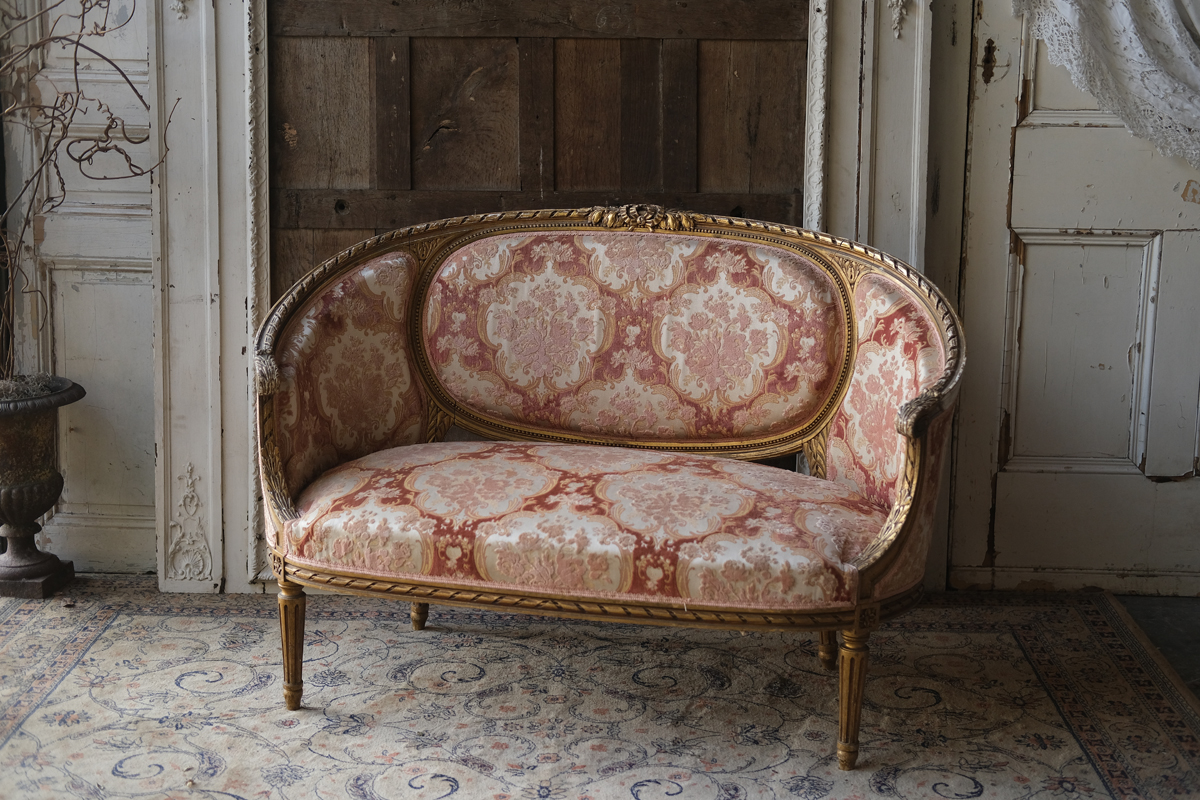 フランスアンティーク　ローズリースが可愛い3人掛けソファー フランスアンティーク ローズリースが可愛い3人掛けソファー